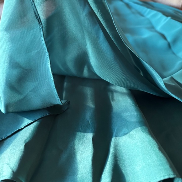 Green dress, Size 4 Petite. Never worn. - Picture 9 of 10